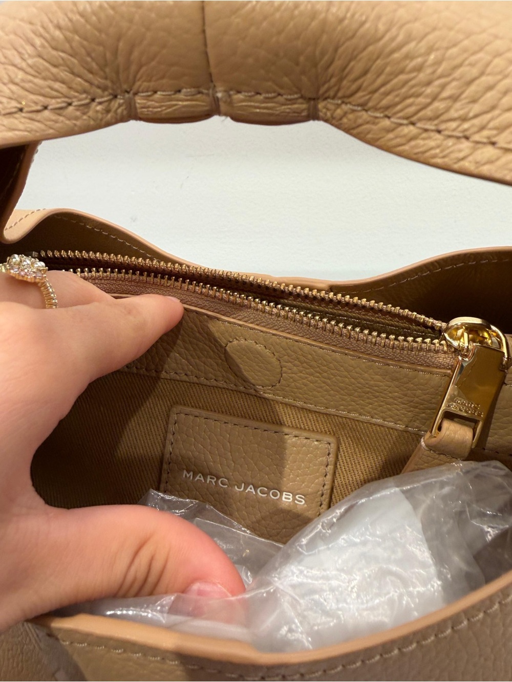 Marc Jacobs The Sack Bag in tan pebble leather - Picture 8 of 15